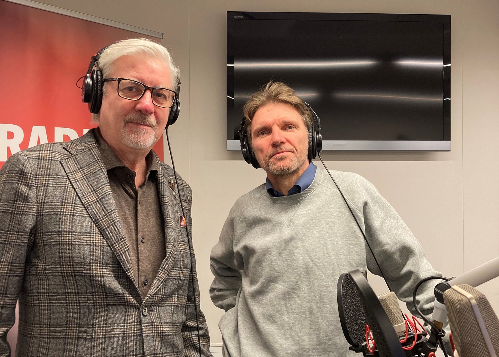 Henrik Schärfe (tv) og Martin Ringsmose (th) fortæller også i podcasten om et dilemma fra deres eget arbejdsliv. Foto: Karen Haaning.