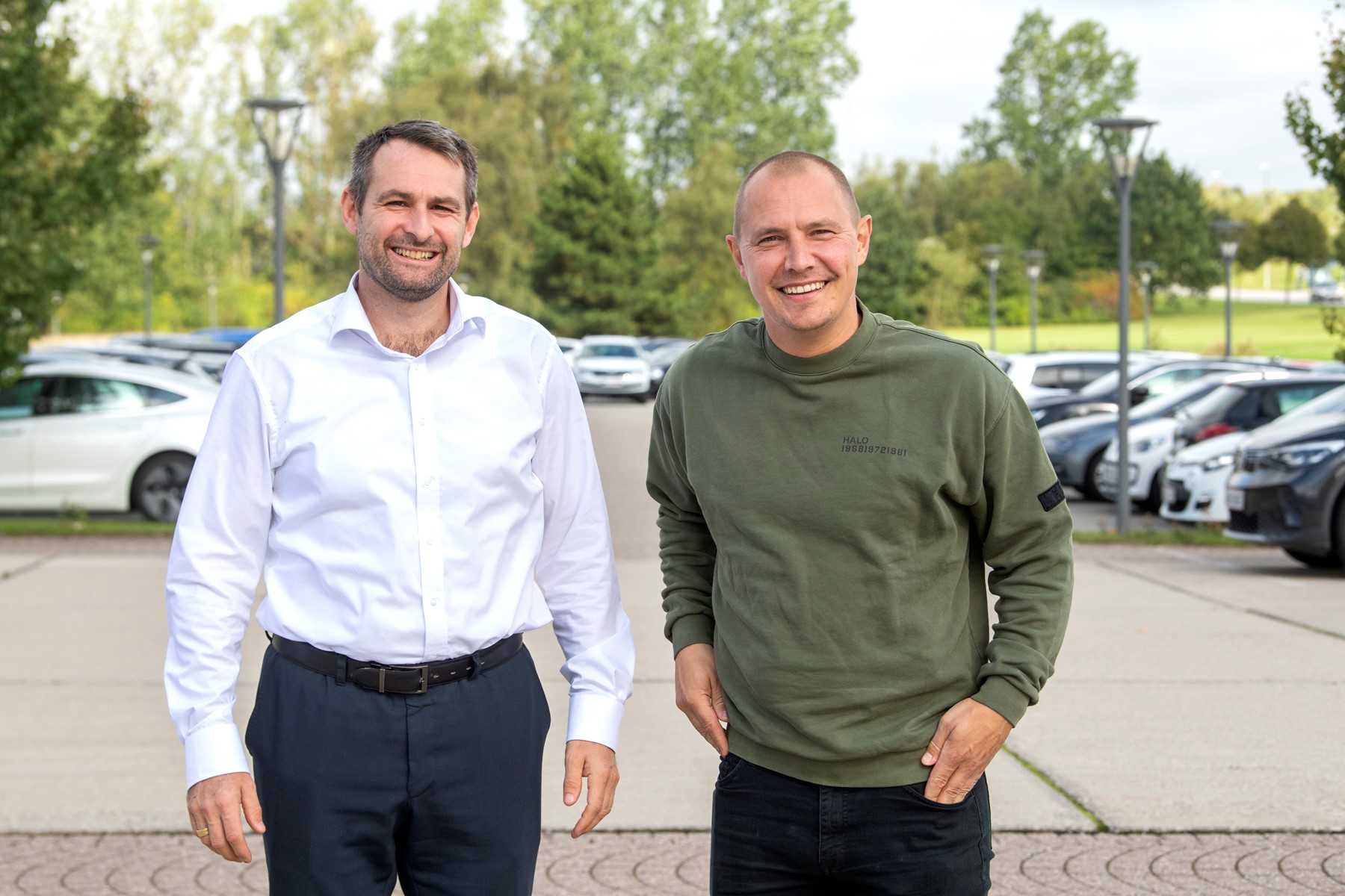 Thomas Hugo Møller, direktør i Great Dane Airlines, og Rasmus Nielsen, direktør i RareWine, deler i podcasten deres erfaringer med hjemmearbejde. De to direktører har forskellige erfaringer. Foto: Henrik Louis Simonsen.