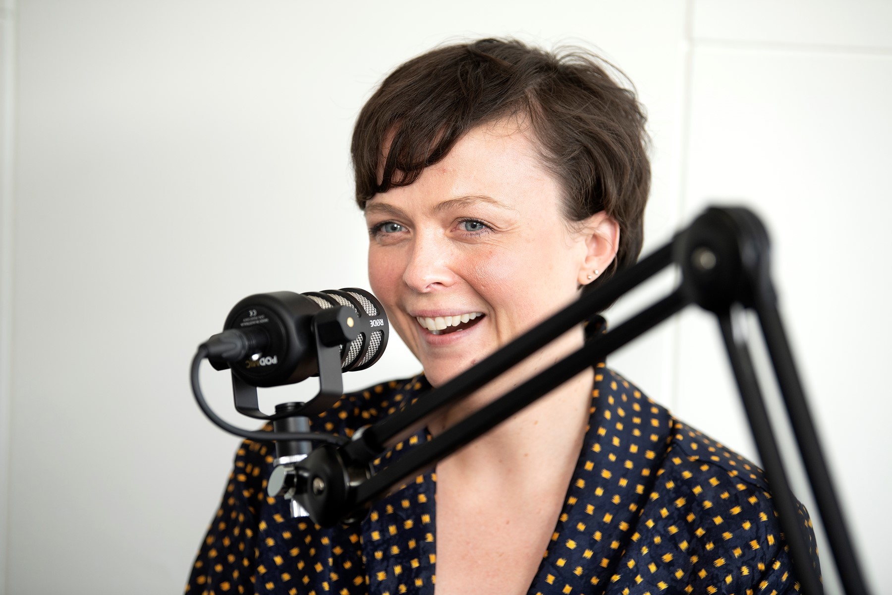 Jane Goul, der rådgiver virksomheder med sygdomsramte medarbejdere, medvirker også i podcasten. Foto: Claus Søndberg.