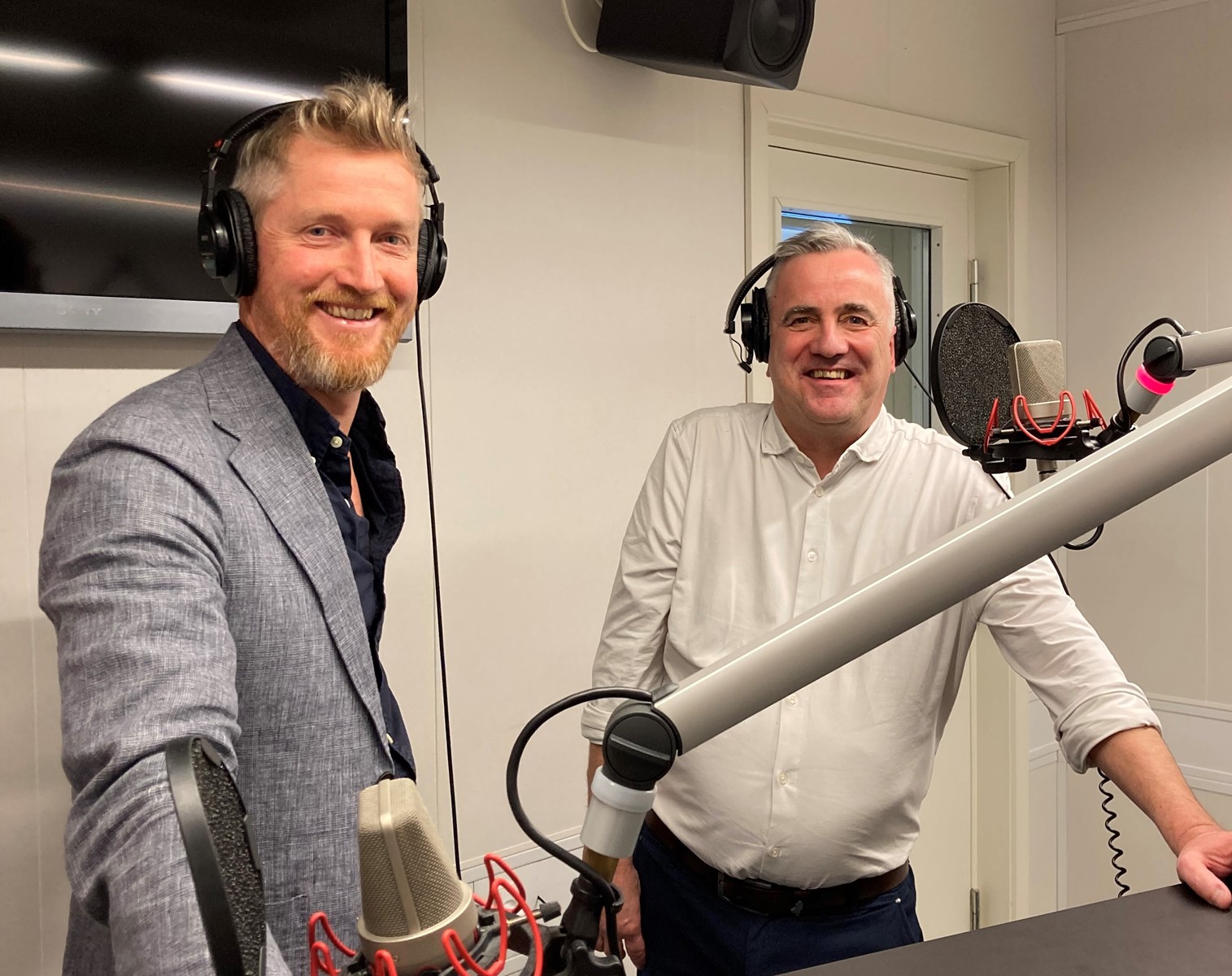 Tom Leth Jensen (tv) og Peter Møller Madsen (th) fortæller også i podcasten om et dilemma fra deres eget arbejdsliv. Foto: Karen Haaning.