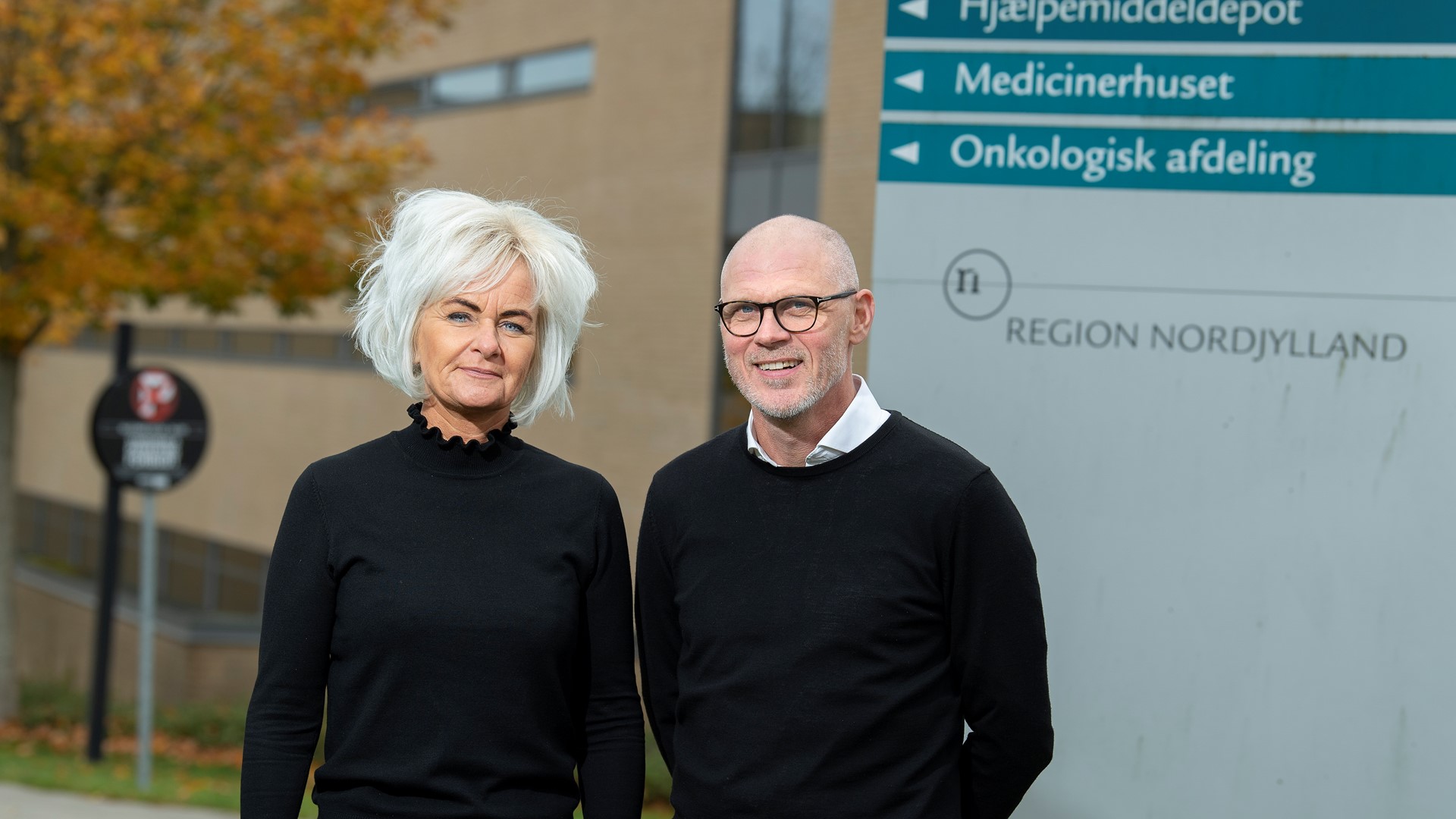 Inge Bolet og Bo Larsen er arbejdsmiljøkonsulenter. De arbejder med sygefravær i Region Nordjylland. Foto: Claus Søndberg.