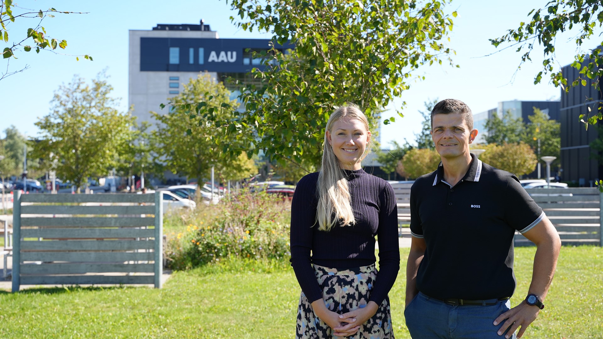 Aalborg Universitet dropper plæneklipperen og holder møder udendørs  - og dét skal styrke bæredygtigheden