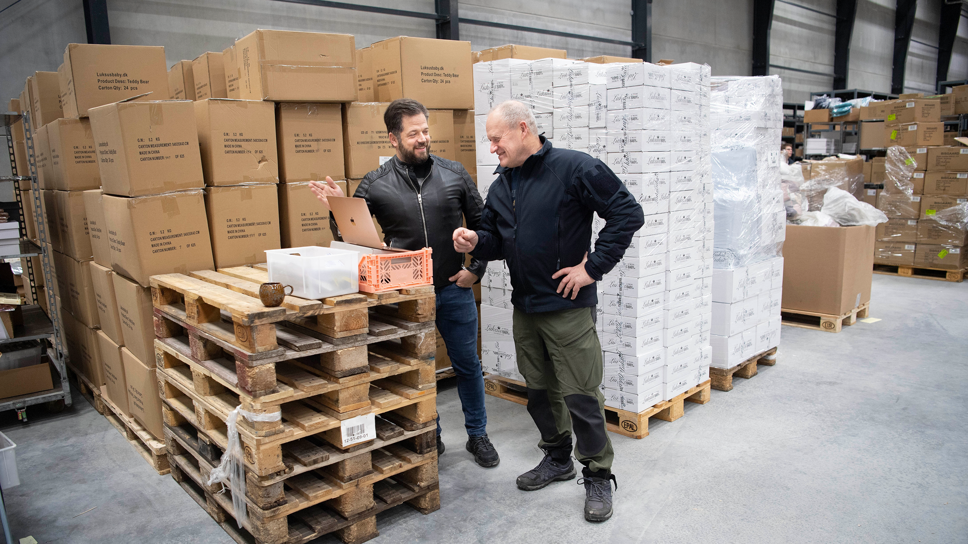 Luksusbaby kunne indvie det nye domicil i Støvring i slutningen af 2021. I lagerhallerne findes varer til webshoppen og virksomhedens foreløbigt to butikker. Foto: Claus Søndberg