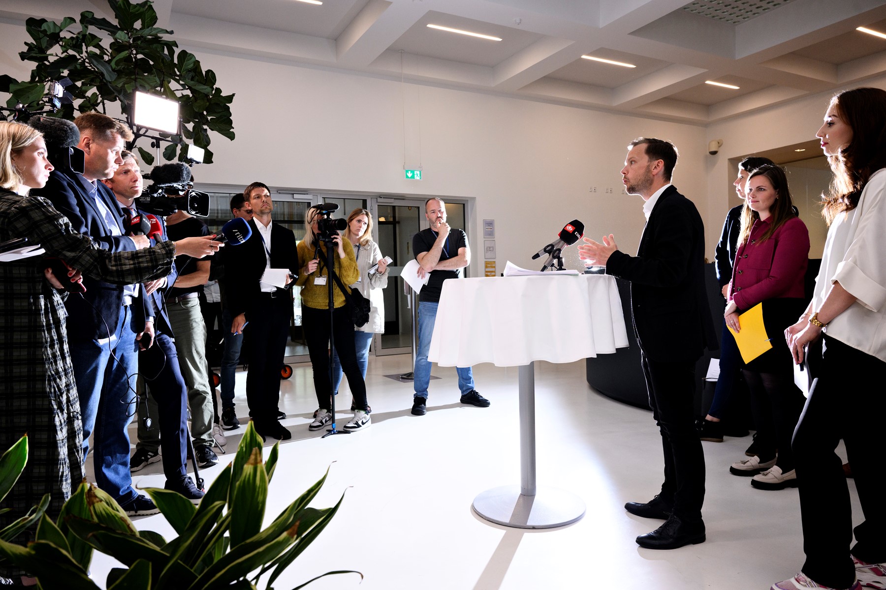 Beskæftigelsesminister Peter Hummelgaard (S) præsenterede ny kontanthjælpsreform på doorstep i Beskæftigelsesministeriet i København tirsdag den 14. juni 2022. Foto: Philip Davali/Ritzau Scanpix