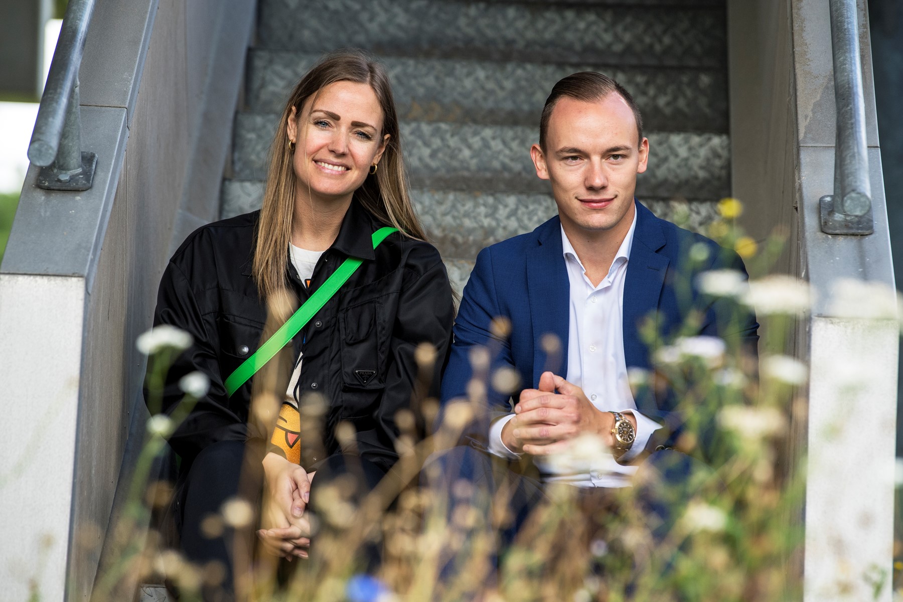 Ann-Louise Aasted og Anders Ulrik Sørensen, iværksætter og investor, deltager i podcasten, der ligger i toppen af denne artikel. Den handler om at balancere en travl karriere ved siden af rollen som forælder. Foto: Kim Dahl Hansen.