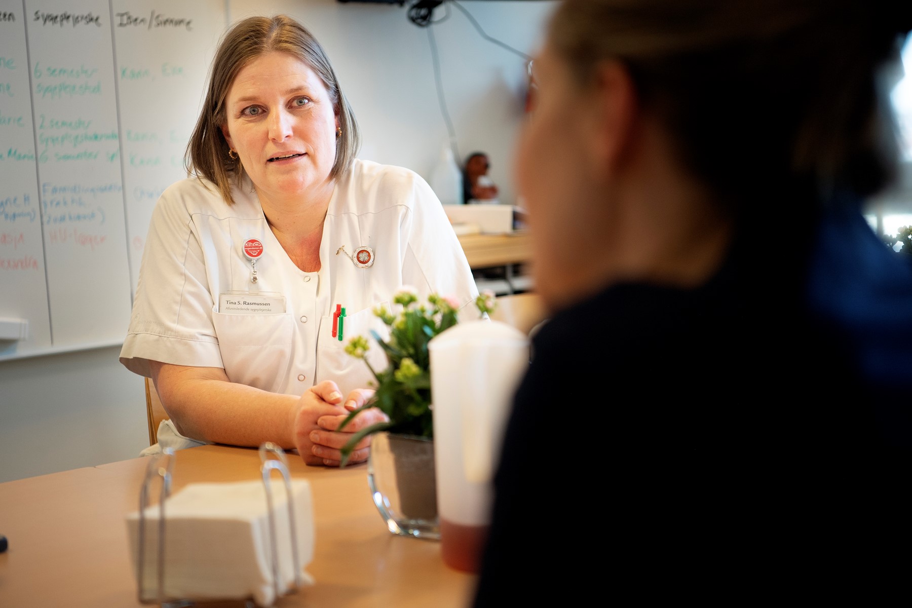 Tina Seidelin Rasmussen har en master i klinisk sygepleje med fokus på ledelse og coaching af medarbejdere samt en master i business administration. Foto: Claus Søndberg.